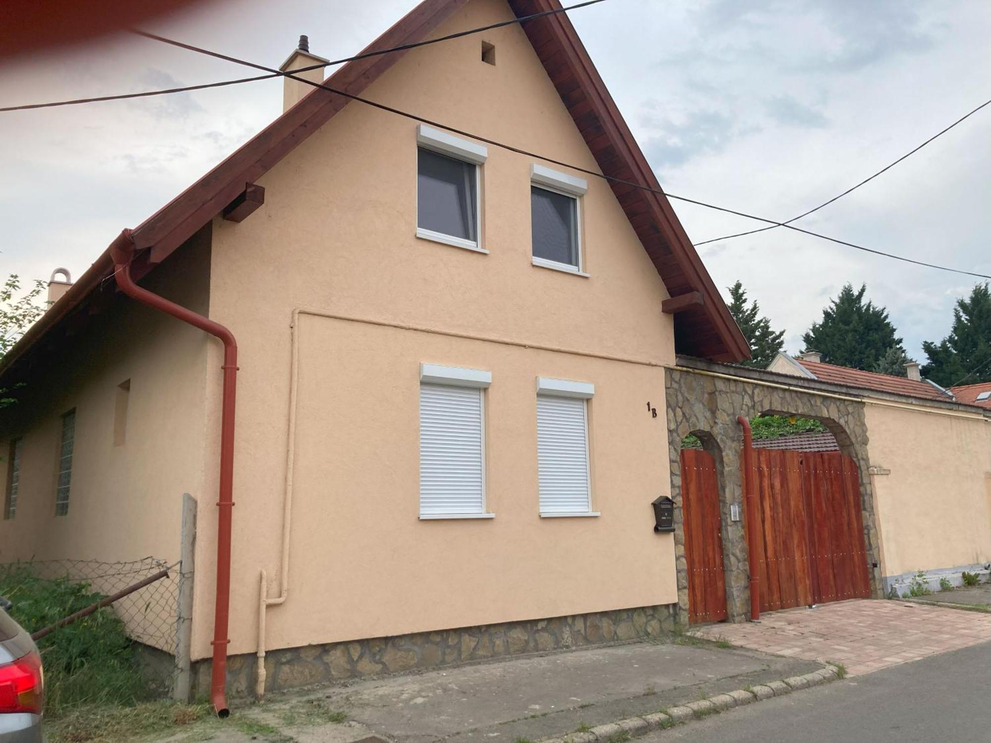 Apartment House With Parking Possibility Budapest